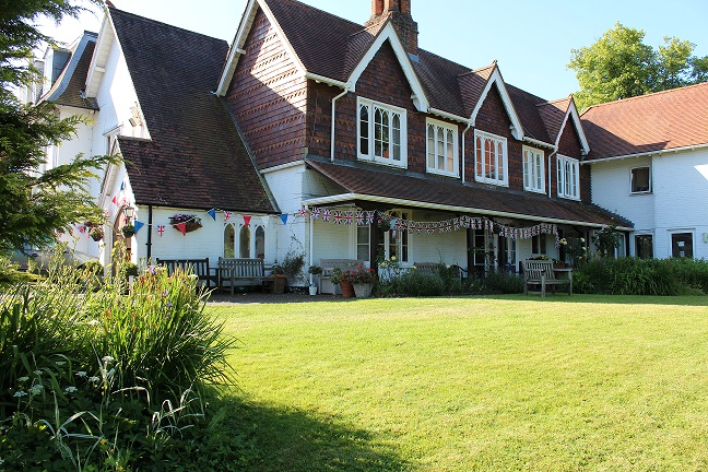 Exterior image of Borovere Care home in Alton